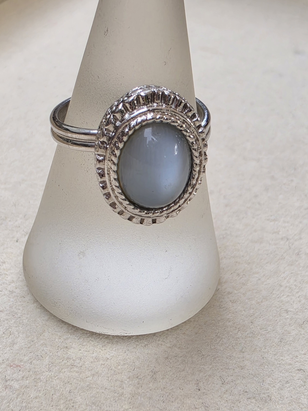Sarah Coventry: Silver Tone Oval Grey Faux Moonstone Cabochon Ring